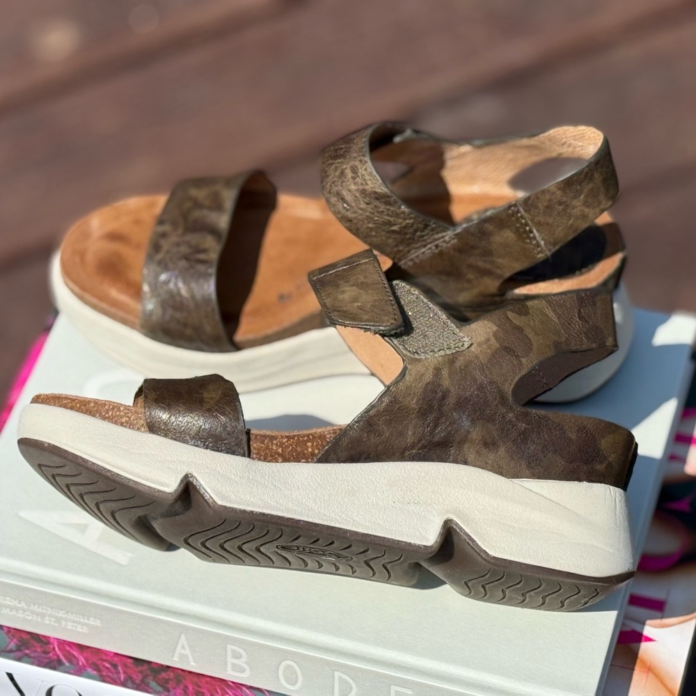 Sofft Hunter Green Camo Leather Wedge Comfort Sandals